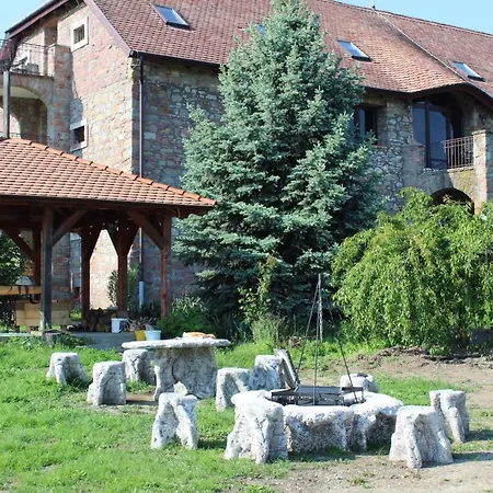 Magtár Apartman *
