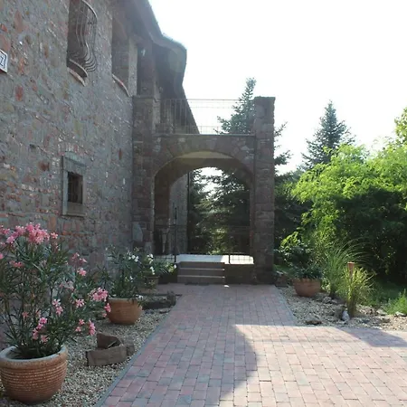 Magtár Apartman *